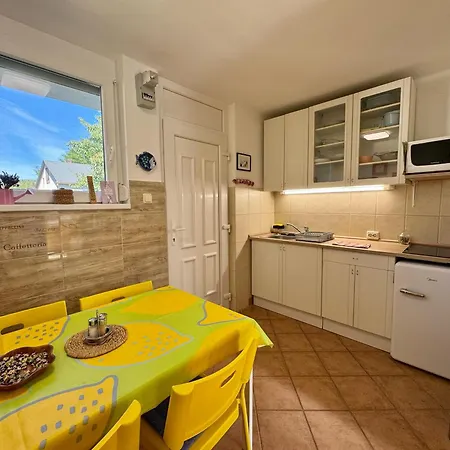 Viktoria Apartman Balatonalmadi Exterior photo